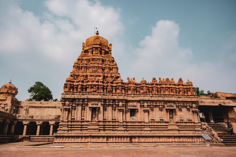 Brihadeeshwara temple - famous temples to visit in India